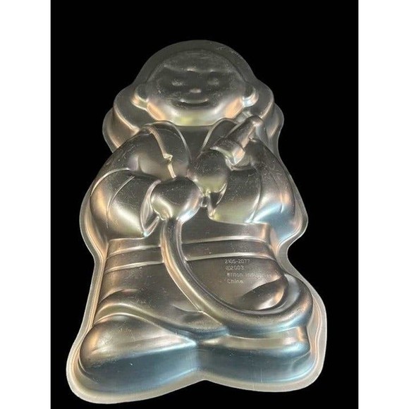 Wilton Fire Fighter/Person Cake pan - Picture 4 of 5